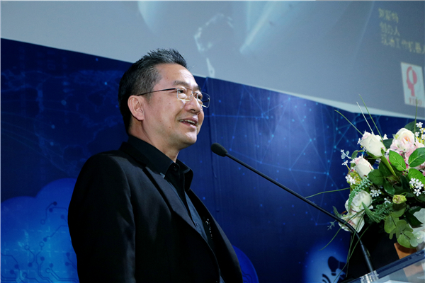 （图）泰国东部经济走廊办公室出格照拂、机械人专家Djitt博士颁发杰出演讲.jpg