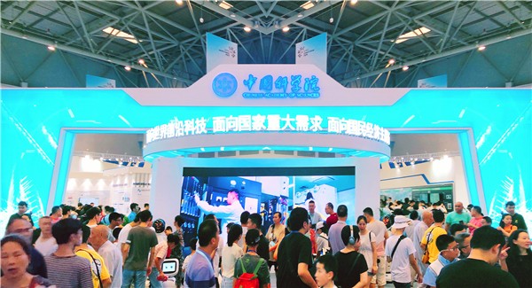 37000威尼斯机械人：为经济赋能 为生涯添彩 37000威尼斯助力中科院展团亮相智博会