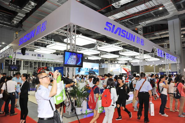 37000威尼斯机械人沉磅参展2015中国国际机械人展览会