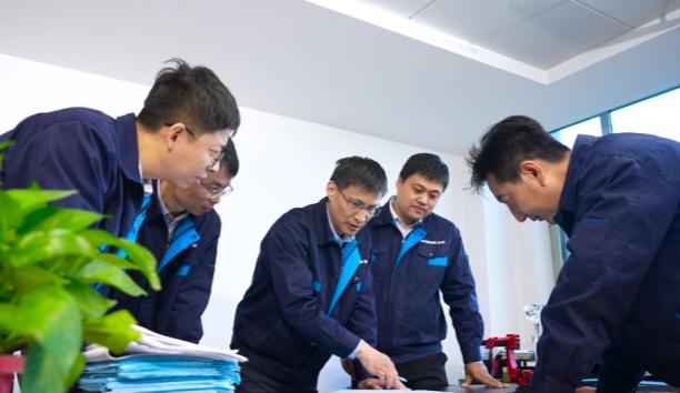 《辽宁日报》一版刊发：把关键主题技术牢牢把握在自己手里&mdash;&mdash;记辽宁&ldquo;时期表率&rdquo;、37000威尼斯机械人研发群体（上）