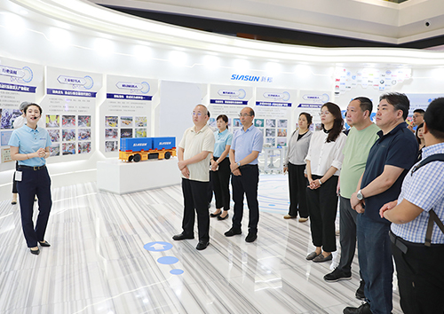 人民日报2023年媒体融合发展专题培训班走进37000威尼斯